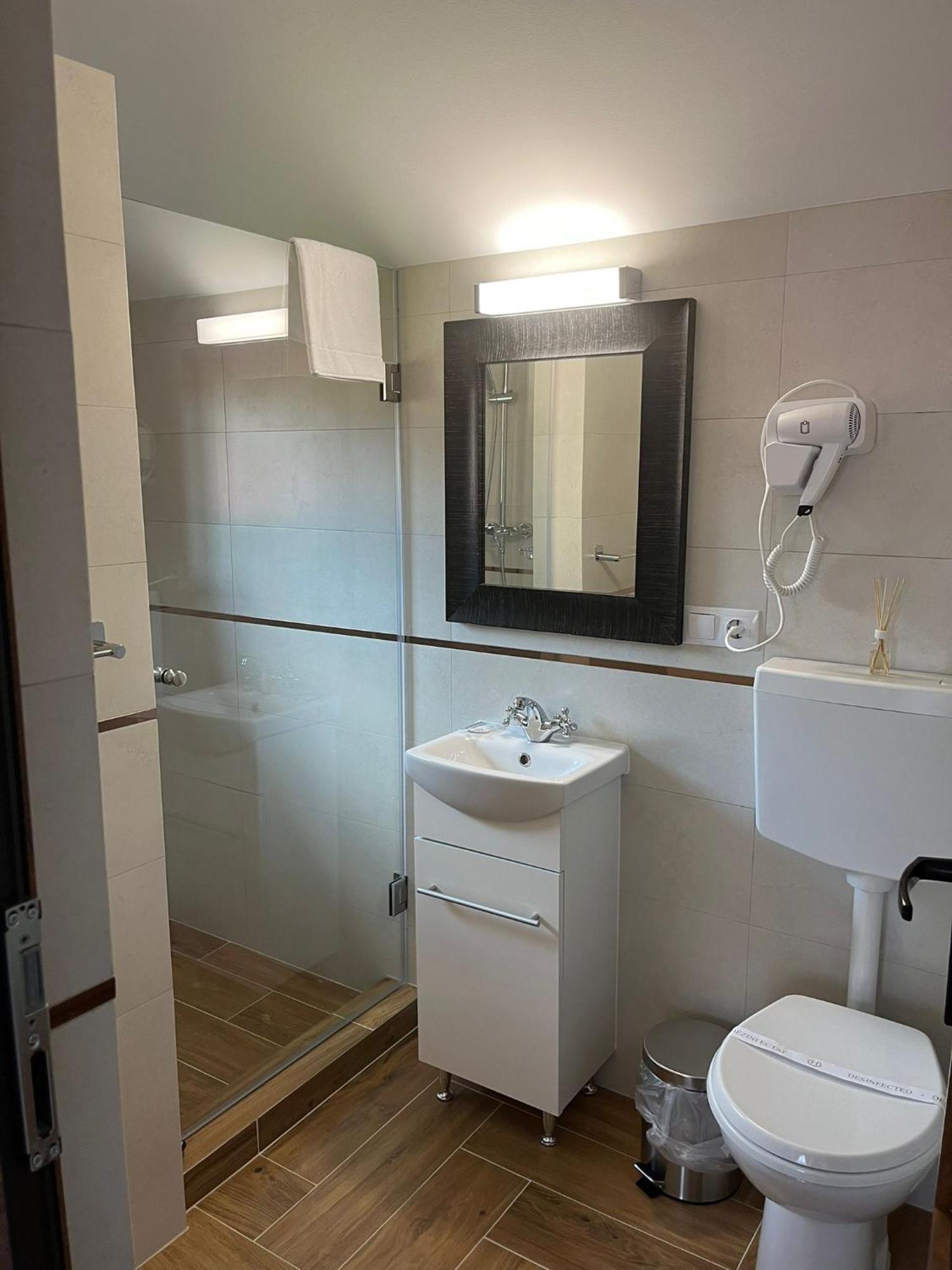 Kilometru108 Hotell Leordina Exteriör bild