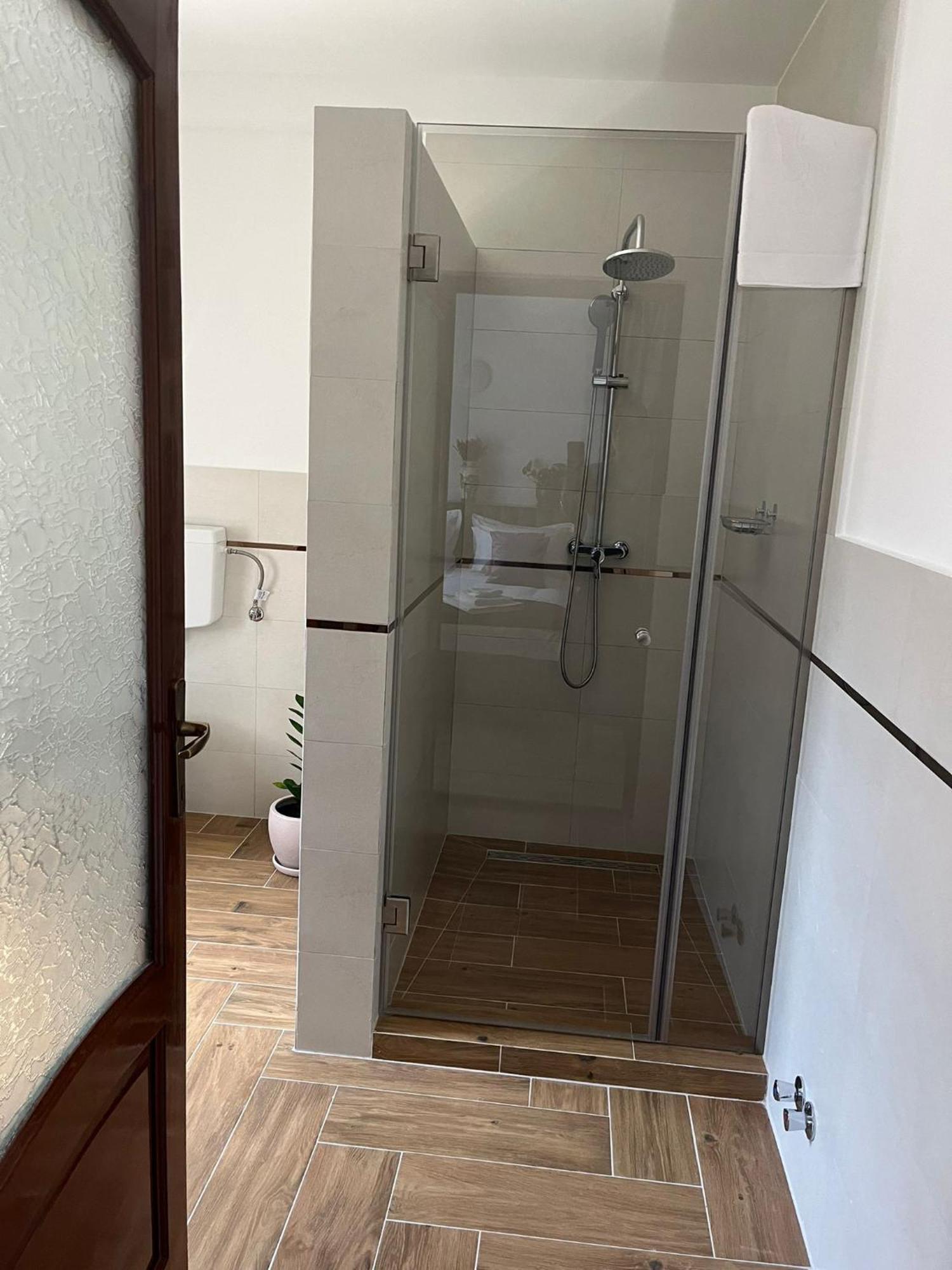 Kilometru108 Hotell Leordina Exteriör bild